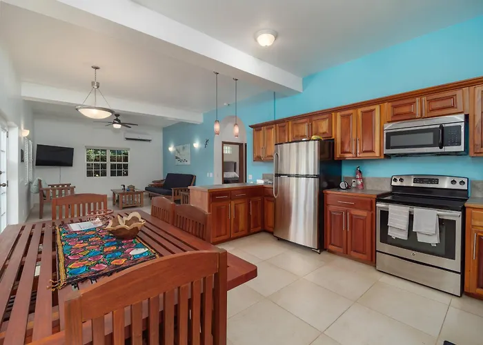 Casa Alegre- Heart Of Tres Cocos Area Across From Truck Stop By Floreo Holiday home