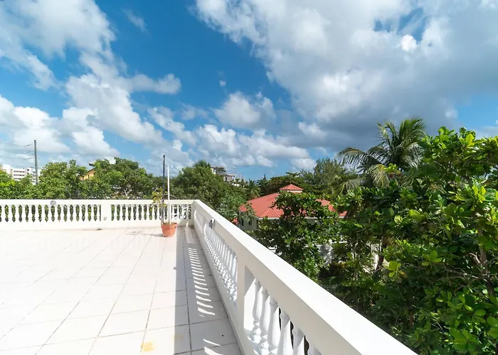 Casa Alegre- Heart Of Tres Cocos Area Across From Truck Stop By Floreo