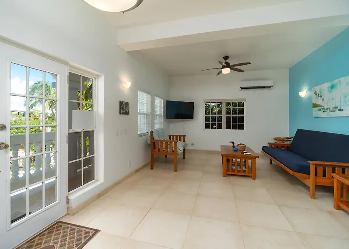 Casa Alegre- Heart Of Tres Cocos Area Across From Truck Stop By Floreo