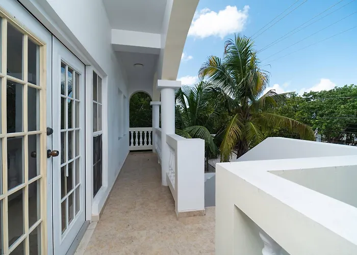 Casa Alegre- Heart Of Tres Cocos Area Across From Truck Stop By Floreo Holiday home *