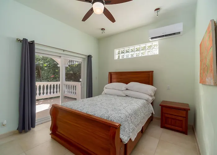 Casa Alegre- Heart Of Tres Cocos Area Across From Truck Stop By Floreo San Pedro (Ambergris Caye)